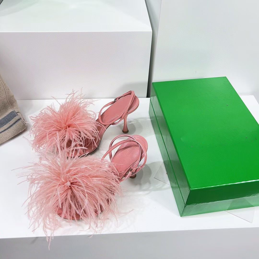 Women Trendy Dot feather- trimmed One Word Classic Roman Sandals Luxury Designer Polka Non-Slip Bottom Candy Color Heel Size 35-40 With Box
Women Trendy Dot feather- trimmed One Word Classic Roman Sandals Luxury Designer Polka Non-Slip Bottom Candy Color Heel Size 35-40 With Box