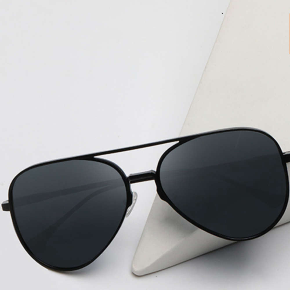 Highend accessories Sunglass for men and women should be worn with huge sunglass, Black
Highend accessories Sunglass for men and women should be worn with huge sunglass, Black