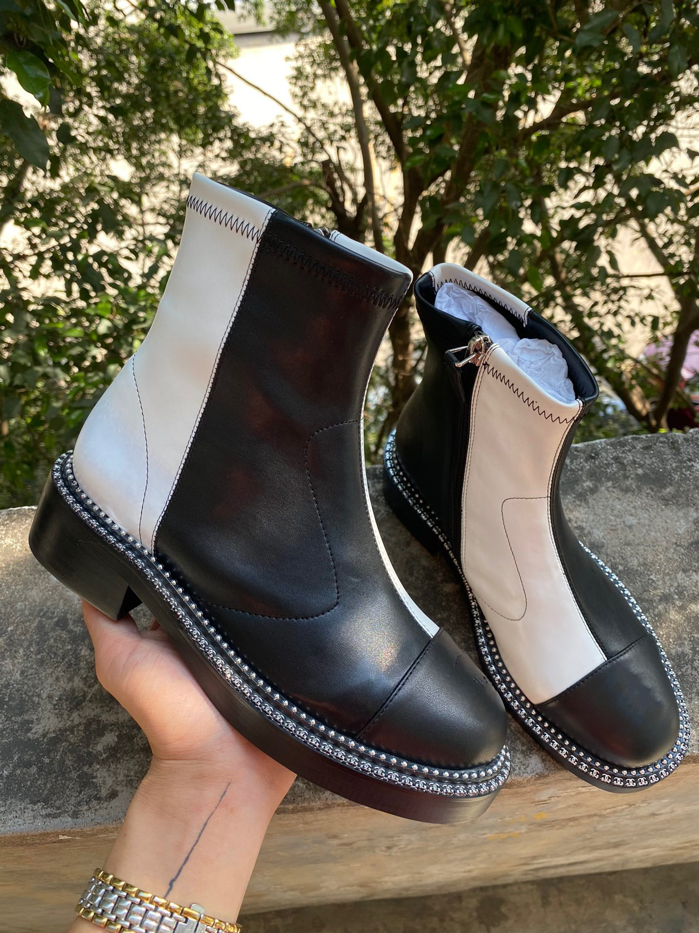 luxury designer women cowboy boots Fashion Martin Ankle black boots talon ladies Stage shoes flat heel size 35-41 Match white color matching brand C, Wear stick
luxury designer women cowboy boots Fashion Martin Ankle black boots talon ladies Stage shoes flat heel size 35-41 Match white color matching brand C, Wear stick