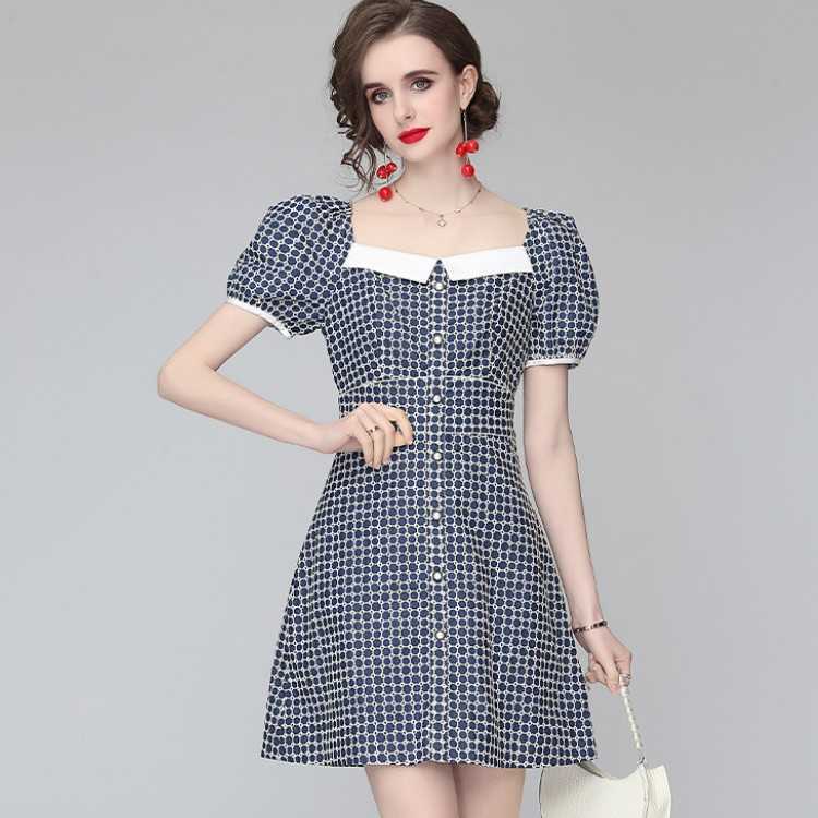 Runway Women Embroidery Dress Summer Square Collar Puff Sleeve Casual Single-Breasted Slim Waist Mini Vestidos Mujer 210526, Photo color
Runway Women Embroidery Dress Summer Square Collar Puff Sleeve Casual Single-Breasted Slim Waist Mini Vestidos Mujer 210526, Photo color