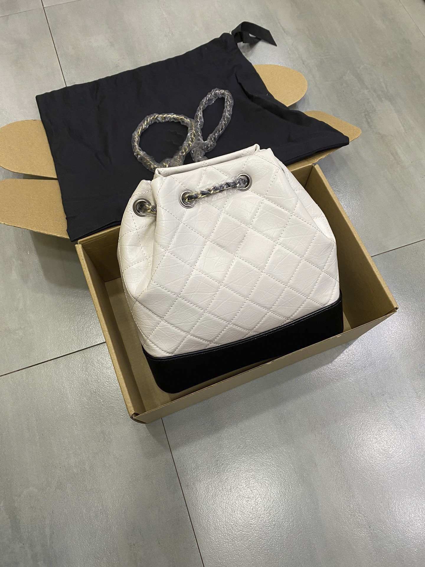 Women's leather bag 7a high end top quality black cowhide gold and silver chain schoolbag classic fashion leisure business entertainmen
Women's leather bag 7a high end top quality black cowhide gold and silver chain schoolbag classic fashion leisure business entertainmen