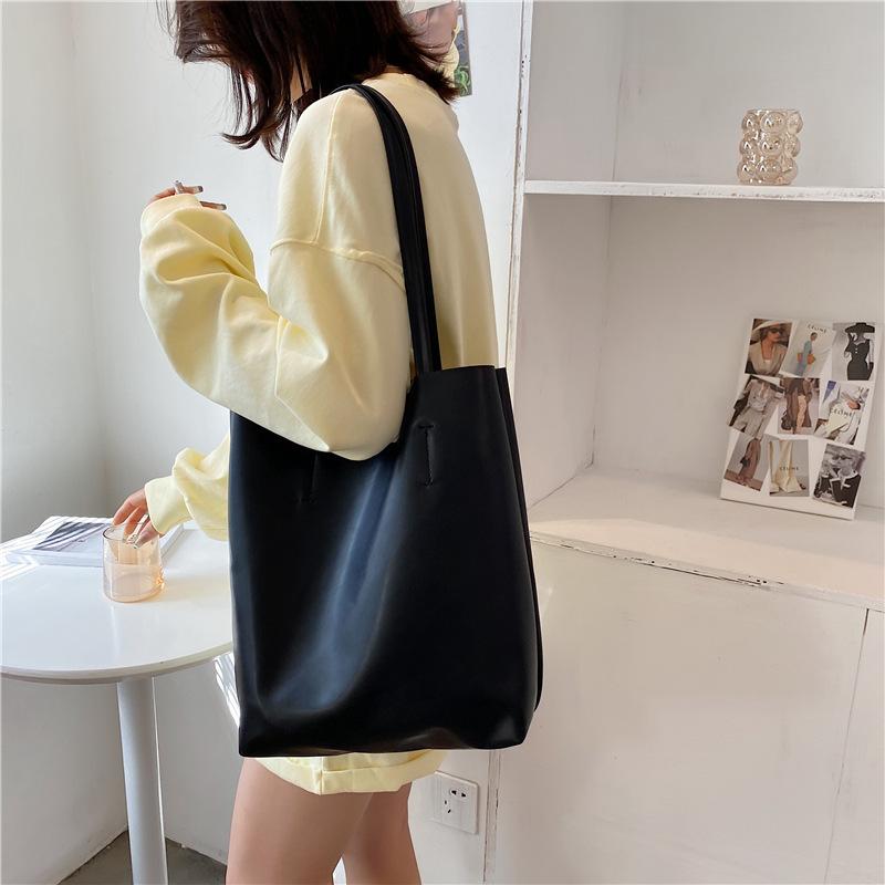 Evening Bags High-quality Casual Ladies Pure Color Large-capacity Simple Shoulder Bag2022 Korean Version Of The Net Red Bucket Bag
Evening Bags High-quality Casual Ladies Pure Color Large-capacity Simple Shoulder Bag2022 Korean Version Of The Net Red Bucket Bag