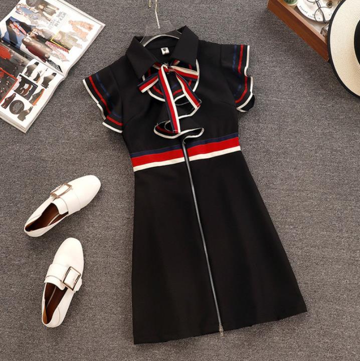 New 2021 Summer Runway Designer Women Retro Butterfly Sleeveless Bow Tie Collar Ruffles Weave Striped Zipper Up Mini Dress, Black
New 2021 Summer Runway Designer Women Retro Butterfly Sleeveless Bow Tie Collar Ruffles Weave Striped Zipper Up Mini Dress, Black