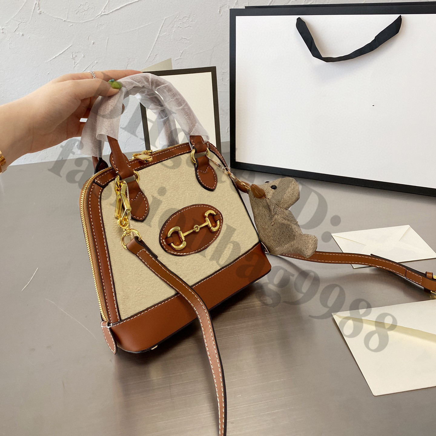 Fashion Brand Lady Shell Shoulder Hand Bags Cow Leather Young Woman Contrast Color Mini Handbag Designer Famous Cross body Bag Small Party Handbags 20x18 size, Make up the difference
Fashion Brand Lady Shell Shoulder Hand Bags Cow Leather Young Woman Contrast Color Mini Handbag Designer Famous Cross body Bag Small Party Handbags 20x18 size, Make up the difference