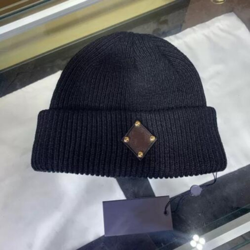 designer letters Leather wool Beanie Caps Women Winter Thickening Net Red Knitted Men Fashion Cold Cap High Quality, Black
designer letters Leather wool Beanie Caps Women Winter Thickening Net Red Knitted Men Fashion Cold Cap High Quality, Black