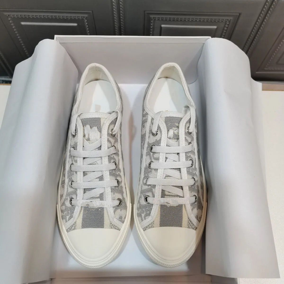Fashion Lace Up Luxurys Designers Women Flat Sneaker Platform White Casual Low Top Shoes Size 35-40 Vintage mjk002
Fashion Lace Up Luxurys Designers Women Flat Sneaker Platform White Casual Low Top Shoes Size 35-40 Vintage mjk002