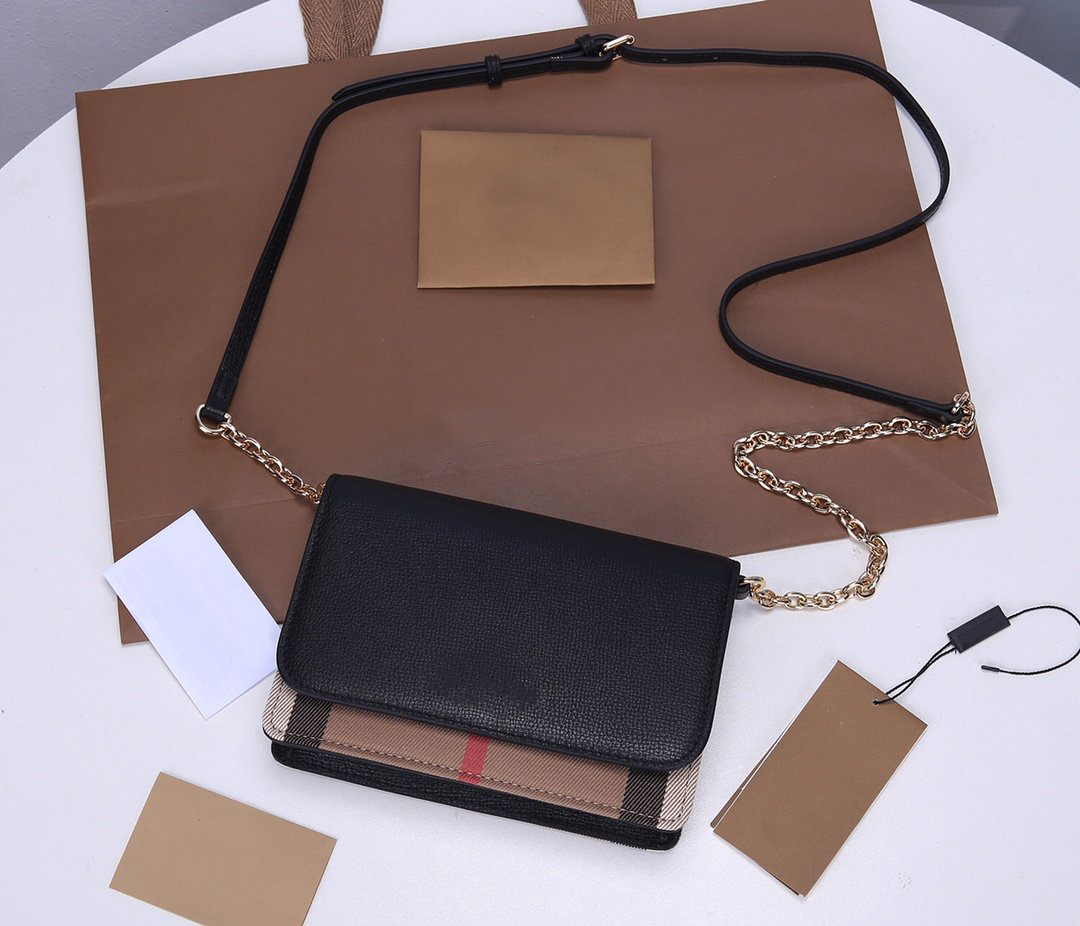 2021 Women Luxurys Designer Bag Chain Stripe Crossbody Bags Flap Handbags Wallet Plaid Messenger Fashion Letter Canvas Leather Ladies Check
2021 Women Luxurys Designer Bag Chain Stripe Crossbody Bags Flap Handbags Wallet Plaid Messenger Fashion Letter Canvas Leather Ladies Check