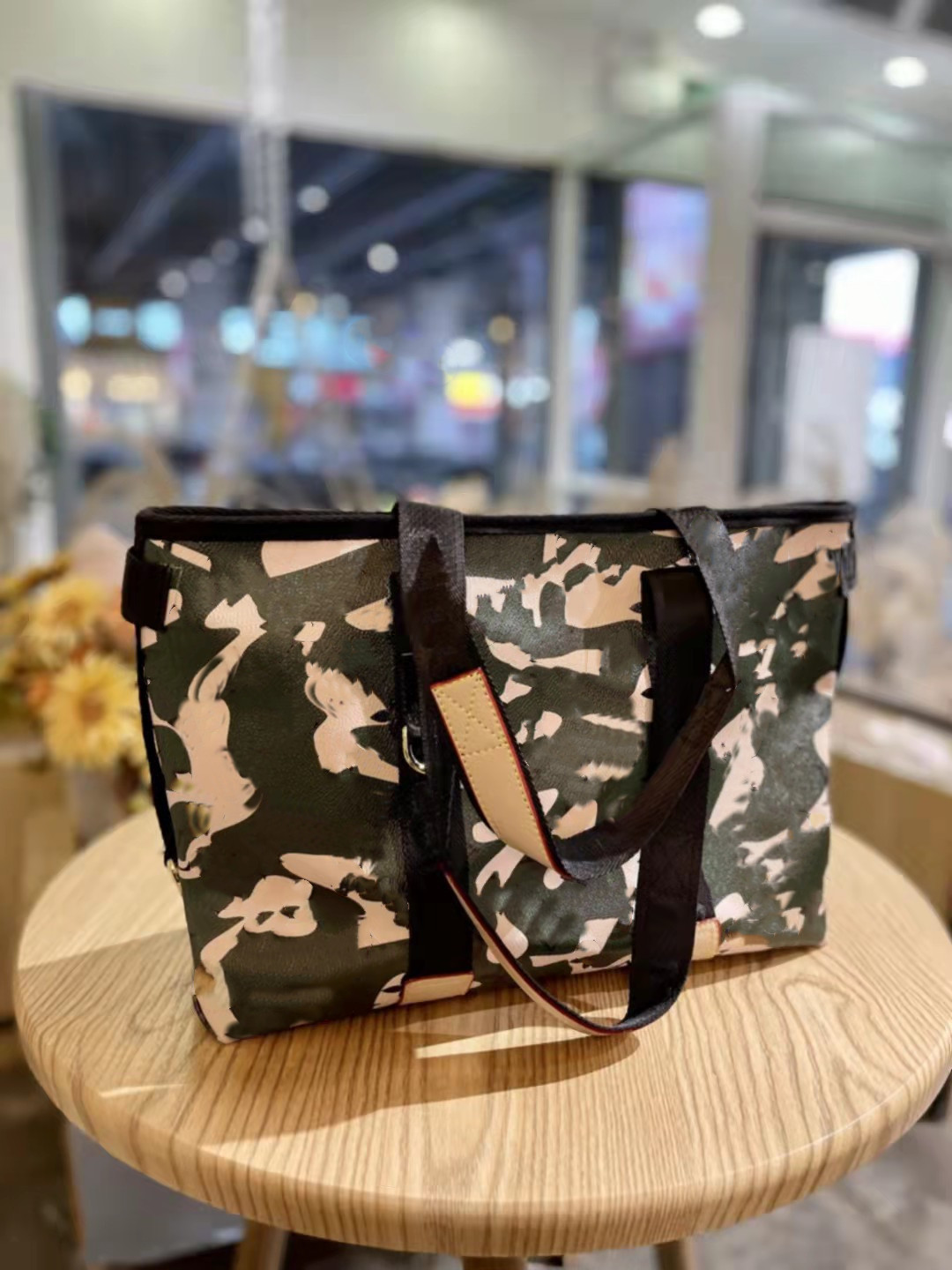 Womens Handbags Women Handbag Shopping Bag Camouflage Purses Totes Lady Designer Fashion Beach Bags Ladies High quality
Womens Handbags Women Handbag Shopping Bag Camouflage Purses Totes Lady Designer Fashion Beach Bags Ladies High quality