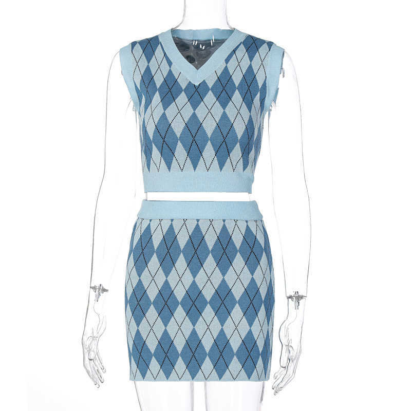 spring and autumn women's fashion Plaid knitted waistcoat with buttocks and skirt casual suit 210602
