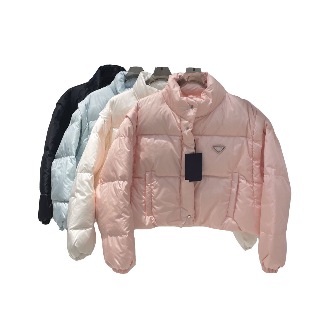 Designer luxury Women Classic Short Down jackets North Winter Coat Triangle Sadge Solid Color Detachable Sleeve Woman Clothing Canada Jacket, White
Designer luxury Women Classic Short Down jackets North Winter Coat Triangle Sadge Solid Color Detachable Sleeve Woman Clothing Canada Jacket, White