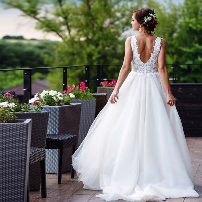 2025 A-Line Beach Wedding Dresses Summer Boho Bride Dress With Detachable Train Backless Appliques Tulle Wedding Gowns Plus Size Flowers V-neck Lace