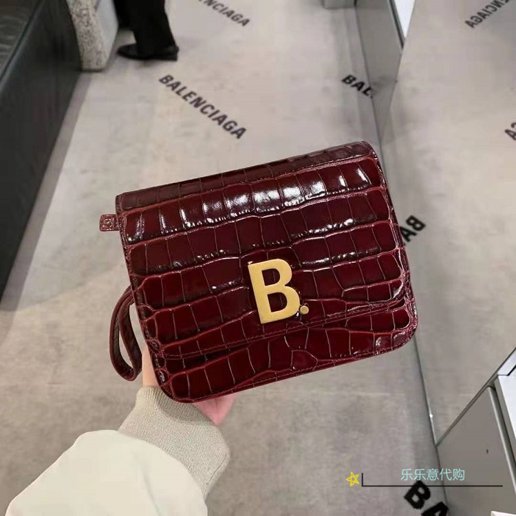 Designer Handbags Women's Balencaiga Crocodile Leather Small Square Bag Messenger Shoulder Tofu
Designer Handbags Women's Balencaiga Crocodile Leather Small Square Bag Messenger Shoulder Tofu