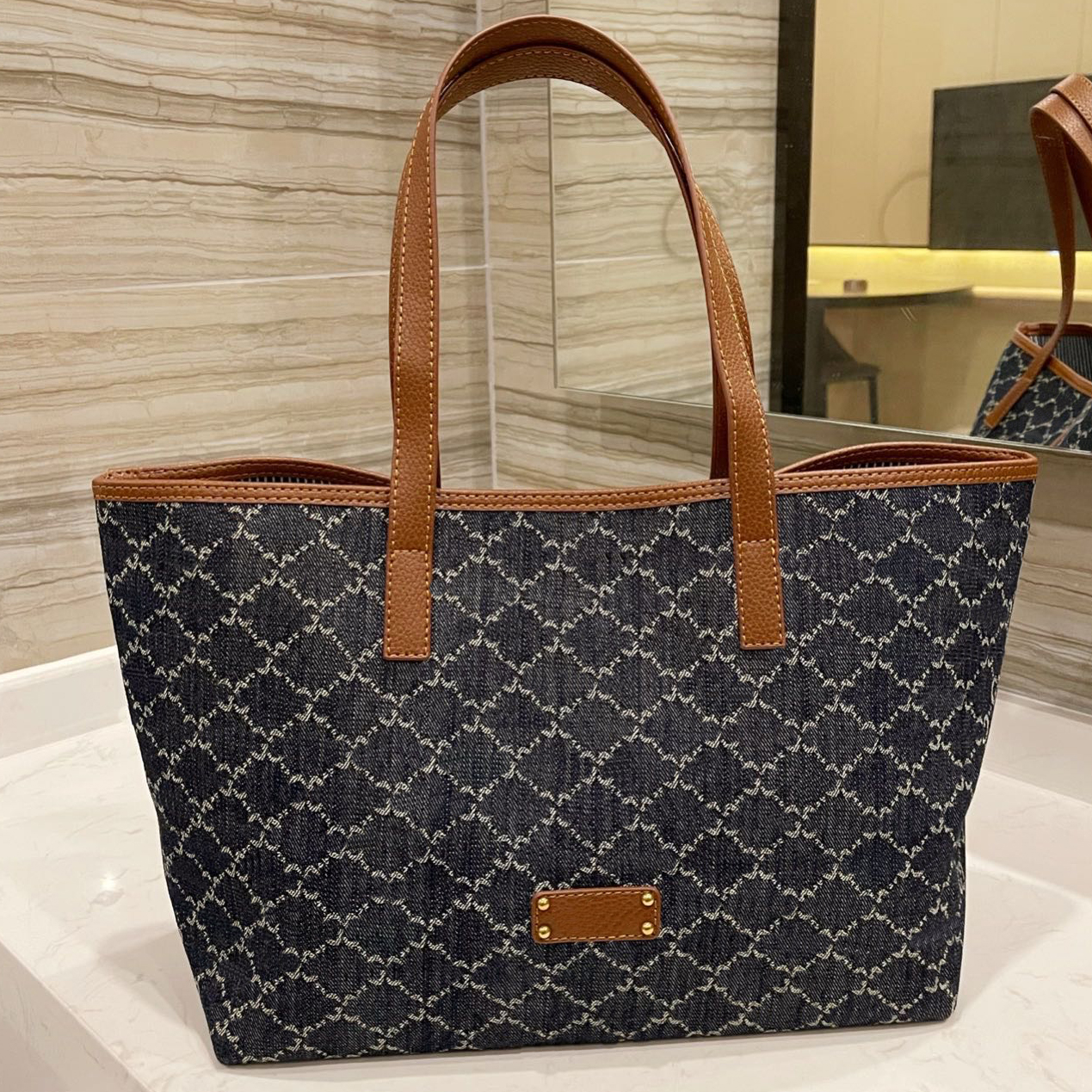 Shopping bags large capacity bag G Fashion women CrossBody Handbag Quality luxurys Top designers Clutch lady Shoulder purse Handbags Metallic print Leather purse, No bags
Shopping bags large capacity bag G Fashion women CrossBody Handbag Quality luxurys Top designers Clutch lady Shoulder purse Handbags Metallic print Leather purse, No bags