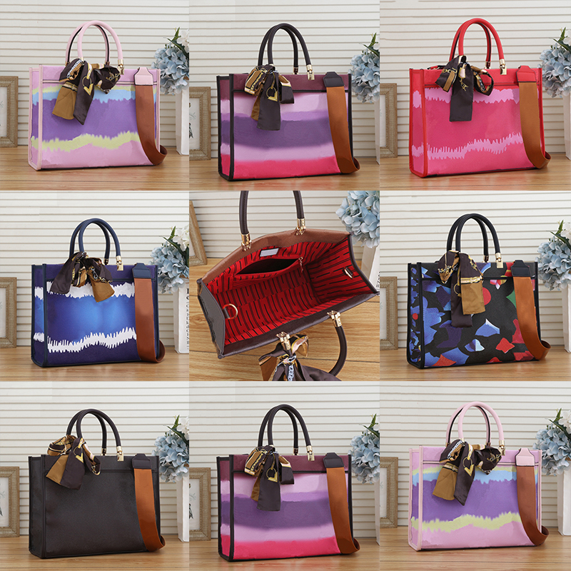 2021 luxury designer's one shoulder slant cross handbag lady's fashion leisure temperament silk scarf large capacity bag size 35*28*14, Single point box not sent
2021 luxury designer's one shoulder slant cross handbag lady's fashion leisure temperament silk scarf large capacity bag size 35*28*14, Single point box not sent