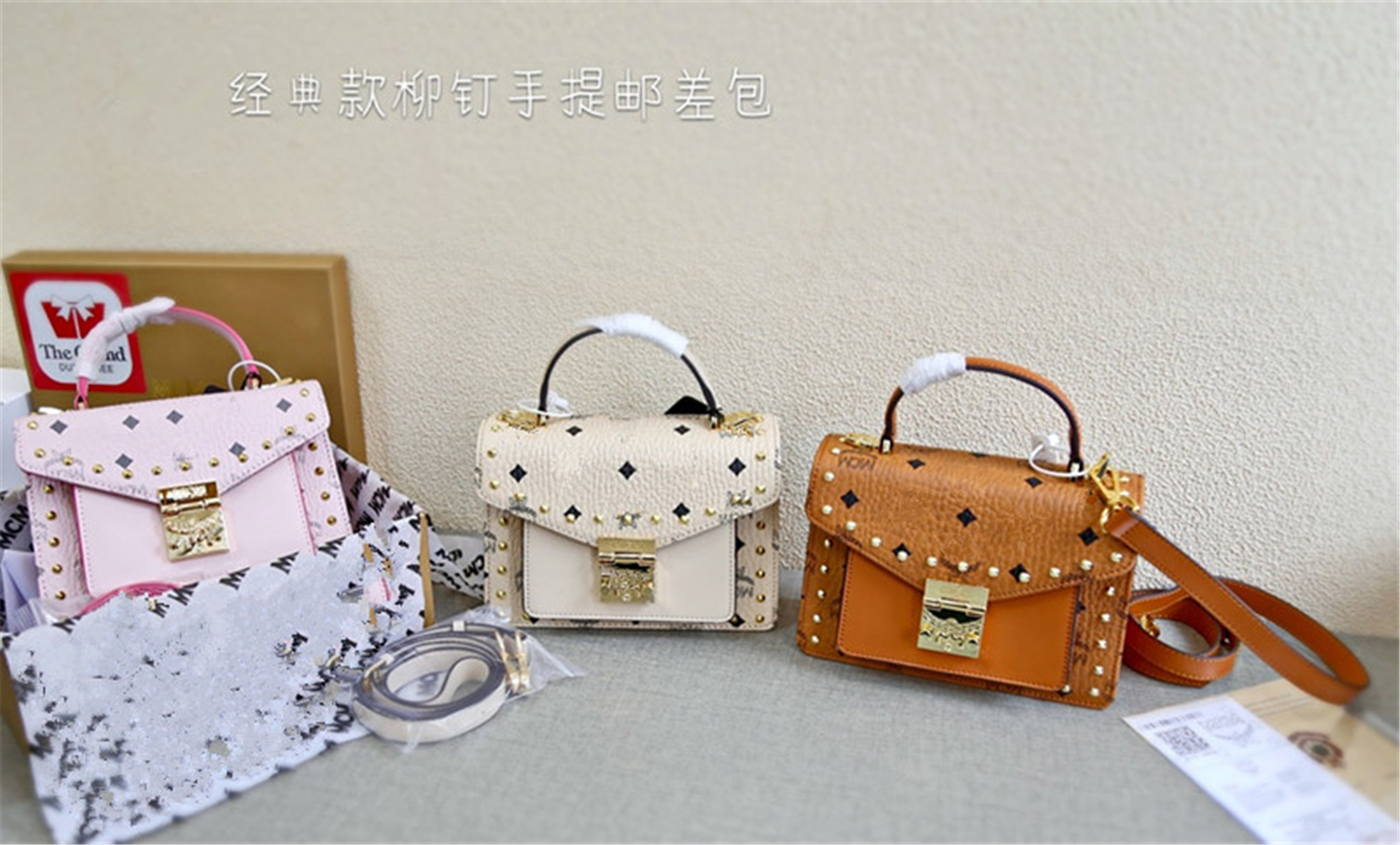 European and American letter brand ladies leather handbags, handbags, shoulder messenger bags, contact customer service for more details 00088836260
European and American letter brand ladies leather handbags, handbags, shoulder messenger bags, contact customer service for more details 00088836260