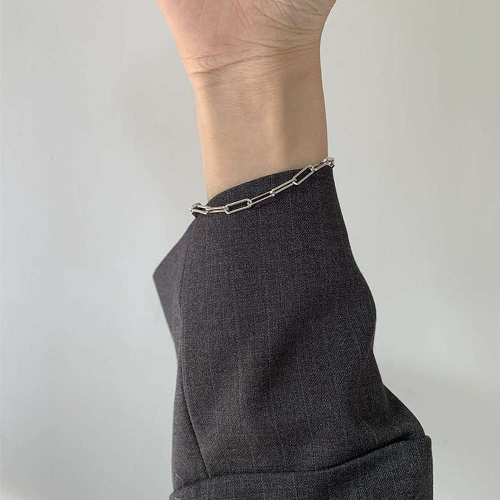 Hand catenary fashion chain bracelet women's indifference, simple and fashionable temperament, hand decoration B029, Black
Hand catenary fashion chain bracelet women's indifference, simple and fashionable temperament, hand decoration B029, Black