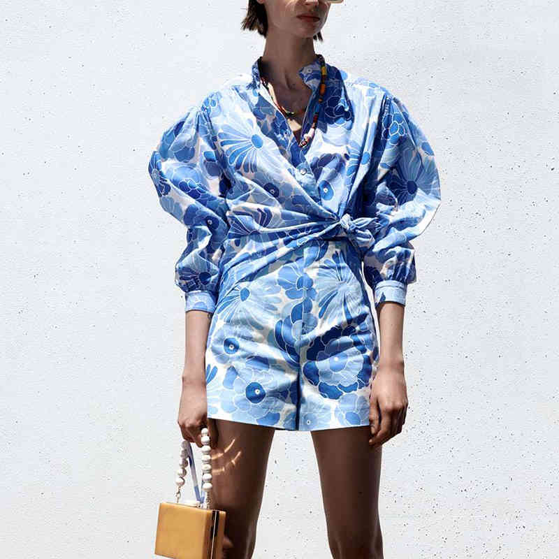 Spring Blouse and Shorts Set Women Casual Street Style Floral Sets Two Piece Outfits For 210525
Spring Blouse and Shorts Set Women Casual Street Style Floral Sets Two Piece Outfits For 210525