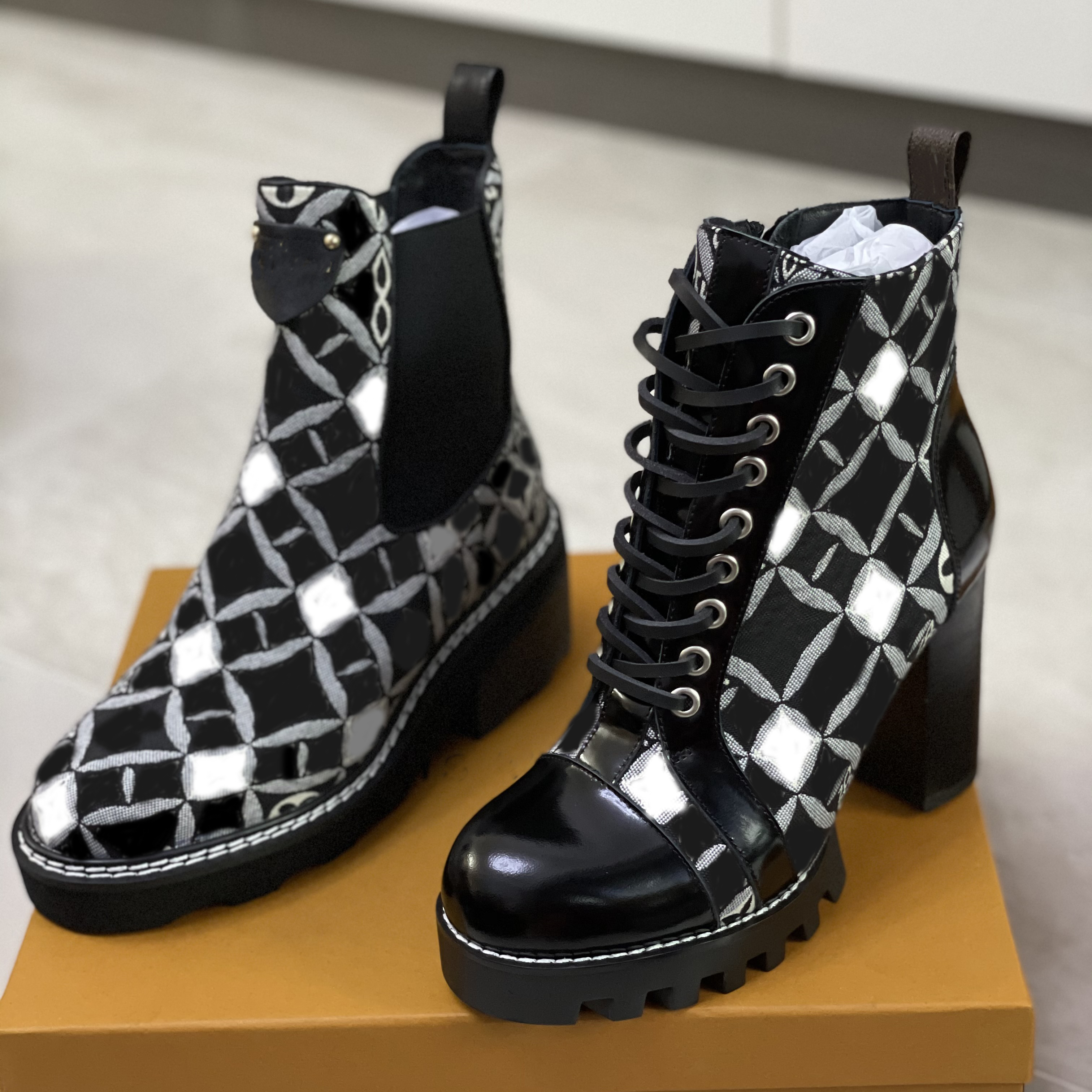 Fashion Beaubourg ankle boot Designer Chelsea boot Genuine Leather Thick High heels Winter Coarse heel Shoes Laureate Desert Boot With Box 330, Color 12
Fashion Beaubourg ankle boot Designer Chelsea boot Genuine Leather Thick High heels Winter Coarse heel Shoes Laureate Desert Boot With Box 330, Color 12