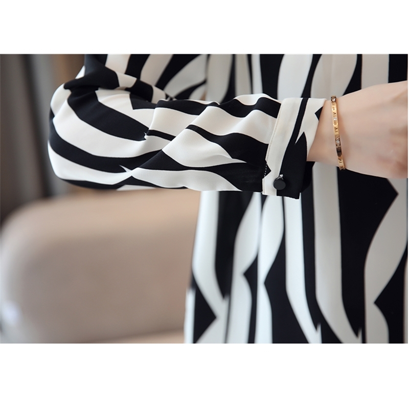 black Geometric Long sleeved Blouses Shirts Printed Women Top Stand Collar Chiffon blouse Loose office blusa 833F 210420