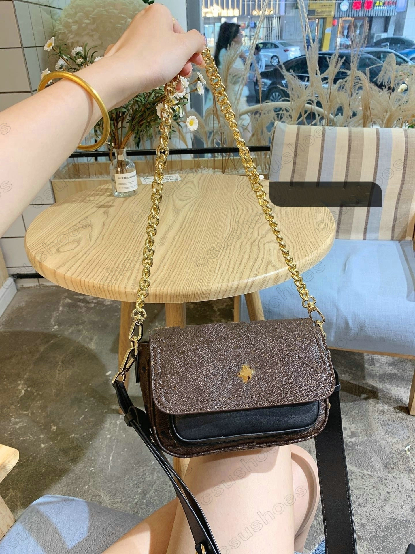 2021ss Lockme Tender Leather Bag Designer Chain Mini CrossBody Wallet Purse Womens Shoulder Tote Bags Messenger Vintage Luxurys Brand Handbag M58557
2021ss Lockme Tender Leather Bag Designer Chain Mini CrossBody Wallet Purse Womens Shoulder Tote Bags Messenger Vintage Luxurys Brand Handbag M58557