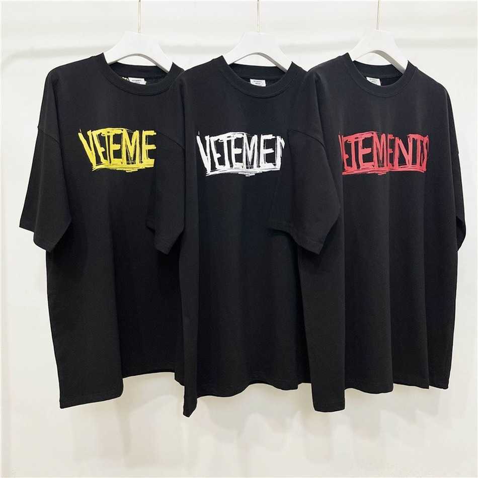 High Quality VETEMENTS World Tour T-shirt Men Women 1:1 Graffiti Letter Print Vetements Oversized VTM graphic t shirts, White;black
High Quality VETEMENTS World Tour T-shirt Men Women 1:1 Graffiti Letter Print Vetements Oversized VTM graphic t shirts, White;black
