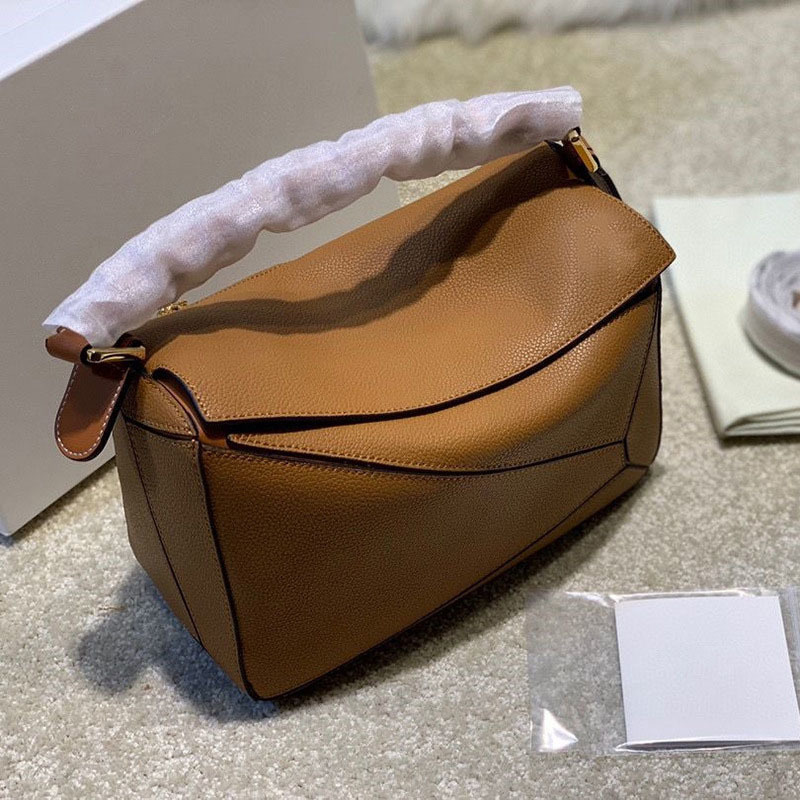 Luxurys Hand Bags Puzzle Women Geometric Lychee Pattern Small One Shoulder Cross Pillow Boston Highgrade Leather Women's
Luxurys Hand Bags Puzzle Women Geometric Lychee Pattern Small One Shoulder Cross Pillow Boston Highgrade Leather Women's