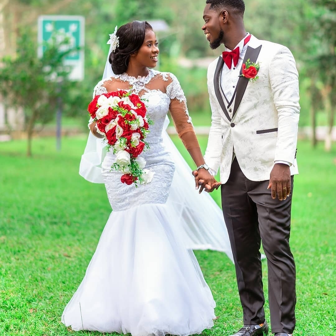 Plus Size Mermaid Wedding Dress Sheer Jewel Neck Long Sleeve Flower Lace Appliques Bridal Gowns Backless Bride Dresses