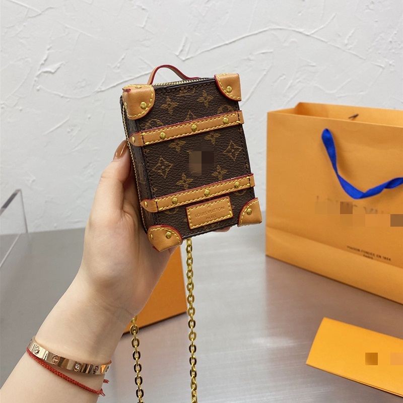 Vintage LV Louis Vitton Wallets leather Mini Soft Trunk Luxurys Designers Crossbody Shoulder Bags Nano Handbags Coin Purses Women Fa, Red;black
Vintage LV Louis Vitton Wallets leather Mini Soft Trunk Luxurys Designers Crossbody Shoulder Bags Nano Handbags Coin Purses Women Fa, Red;black