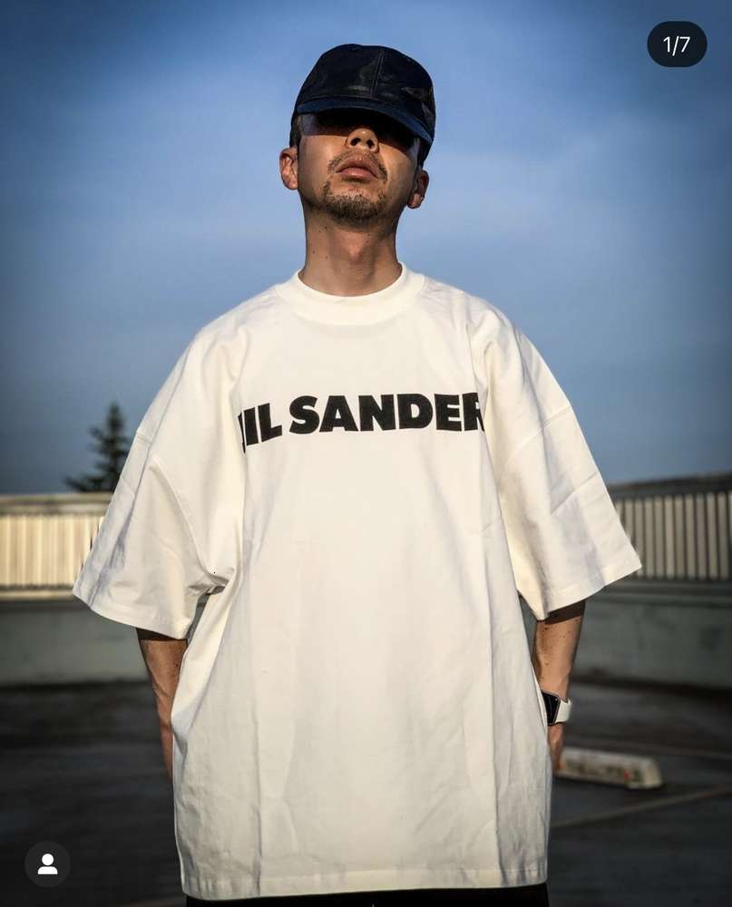 polo 1:1 High Quality Jil Minimalist Style Sander Letter Print Hip Hop T shirt Men T-shirt Street Losse Oversize Tops tea, White;black
polo 1:1 High Quality Jil Minimalist Style Sander Letter Print Hip Hop T shirt Men T-shirt Street Losse Oversize Tops tea, White;black
