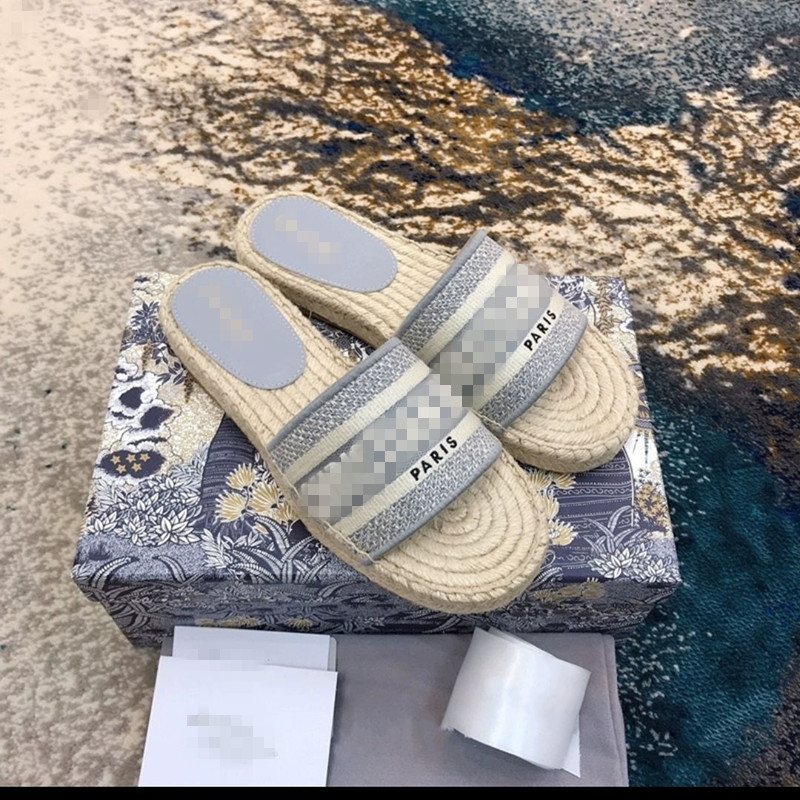 2021 Paris Womens Scuffs Summer Sandals Beach Slide Slippers Girls Flip Flops Loafers Beautiful Embroidered Slipper mjjj0002
2021 Paris Womens Scuffs Summer Sandals Beach Slide Slippers Girls Flip Flops Loafers Beautiful Embroidered Slipper mjjj0002