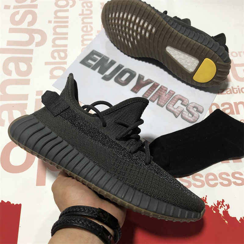 Top Quality Men Women V2 Static Reflective Running Shoes Cream White Beluga Cinder Tail Light Black Red Zebra Israfil Oreo Bred Trainers Sneakers
Top Quality Men Women V2 Static Reflective Running Shoes Cream White Beluga Cinder Tail Light Black Red Zebra Israfil Oreo Bred Trainers Sneakers