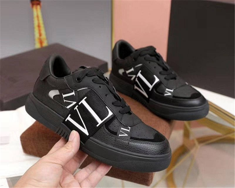 ValentinoL 2021 New Top Quality Designer Mens Casual Shoes womens Fashion Genuine Leather Sneakers Luxury Trainers GH 1025300
ValentinoL 2021 New Top Quality Designer Mens Casual Shoes womens Fashion Genuine Leather Sneakers Luxury Trainers GH 1025300