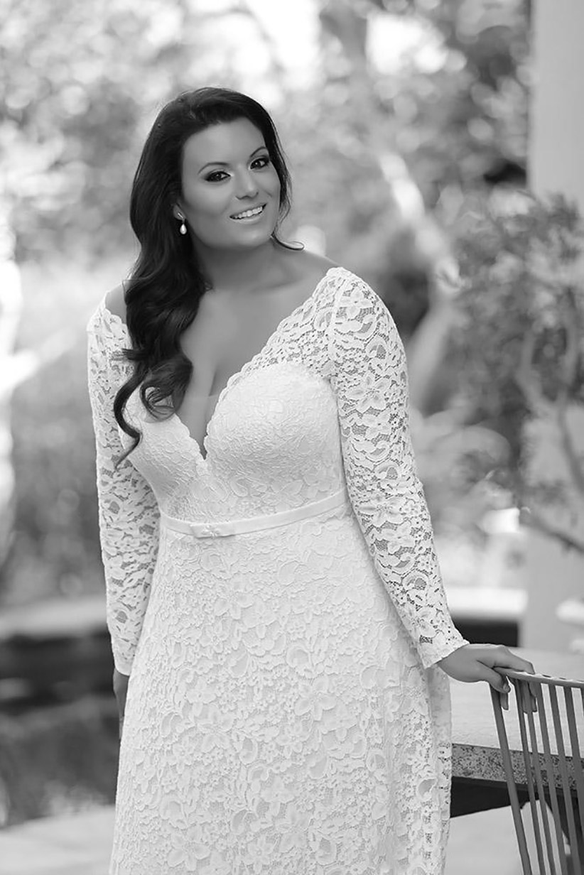 2021 Plus Size Lace Wedding Dresses Deep V Neck A Line Long Sleeves Bridal Gowns Sweep Train robe de mariée