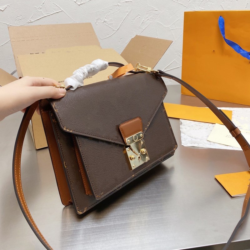Luxurys Designers Bags Women handbags accessoires Designer Bag Genuine Leather purses handbag strap crossbody shoulder
Luxurys Designers Bags Women handbags accessoires Designer Bag Genuine Leather purses handbag strap crossbody shoulder