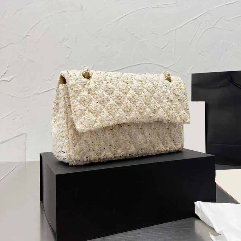2022 women Fashion Classic Double Flap Bags Matelasse Chain Cross Body Shoulder Famous Luxury Designer Quilted Purse 6 Color Sacoche
2022 women Fashion Classic Double Flap Bags Matelasse Chain Cross Body Shoulder Famous Luxury Designer Quilted Purse 6 Color Sacoche