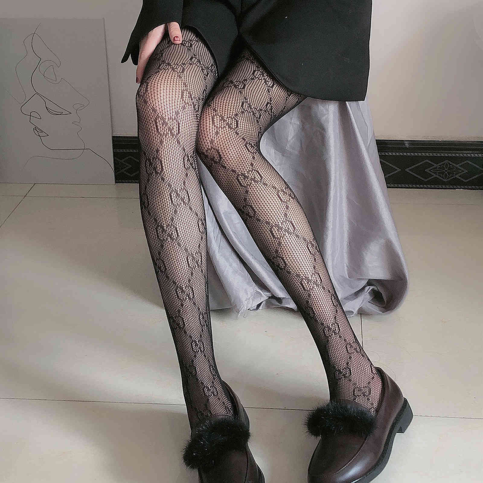 Letter G black silk stockings hollowed out sexy traceless full lace fishing net women's thin spring and autumn summer red ins
Letter G black silk stockings hollowed out sexy traceless full lace fishing net women's thin spring and autumn summer red ins