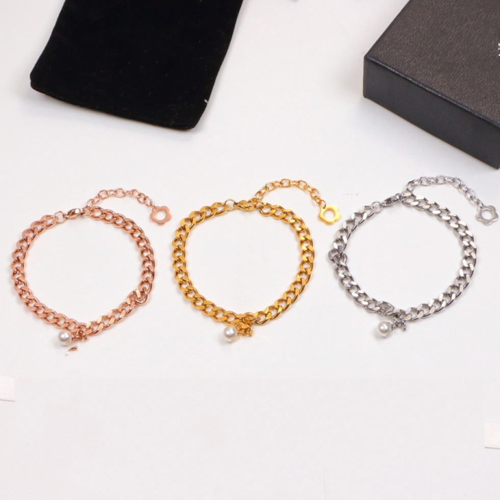 2021 women fashion foreign trade letter love pearl bracelet ladies luxurious models multi-accessories 316L stainless steel 18K gold silver rose bracelets
2021 women fashion foreign trade letter love pearl bracelet ladies luxurious models multi-accessories 316L stainless steel 18K gold silver rose bracelets