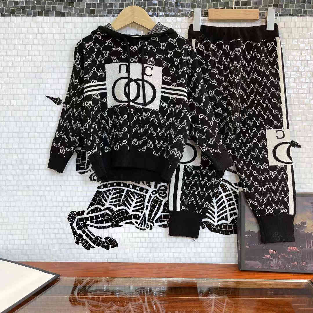 Fashion kids sets desinger boys hooded sweatshirt winter brand baby clothes kantting sets cotton children long sleeve hoodies sweater pants, White
Fashion kids sets desinger boys hooded sweatshirt winter brand baby clothes kantting sets cotton children long sleeve hoodies sweater pants, White
