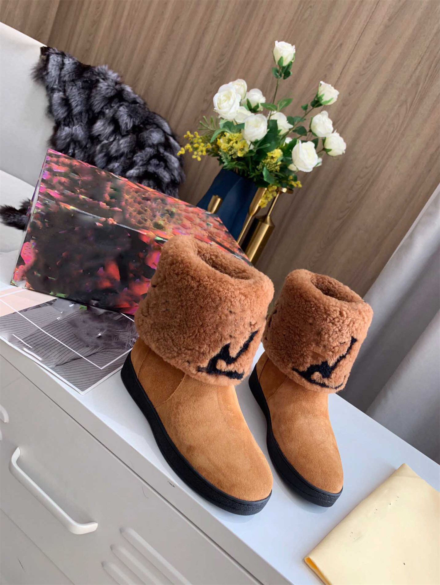 2021 Designer Women SNOWDROP FLAT ANKLE BOOT lady Fashion snow boots Waterproof Winter Warm Wool Leather Boots Top Quality Size EUR 35-42, Black
2021 Designer Women SNOWDROP FLAT ANKLE BOOT lady Fashion snow boots Waterproof Winter Warm Wool Leather Boots Top Quality Size EUR 35-42, Black