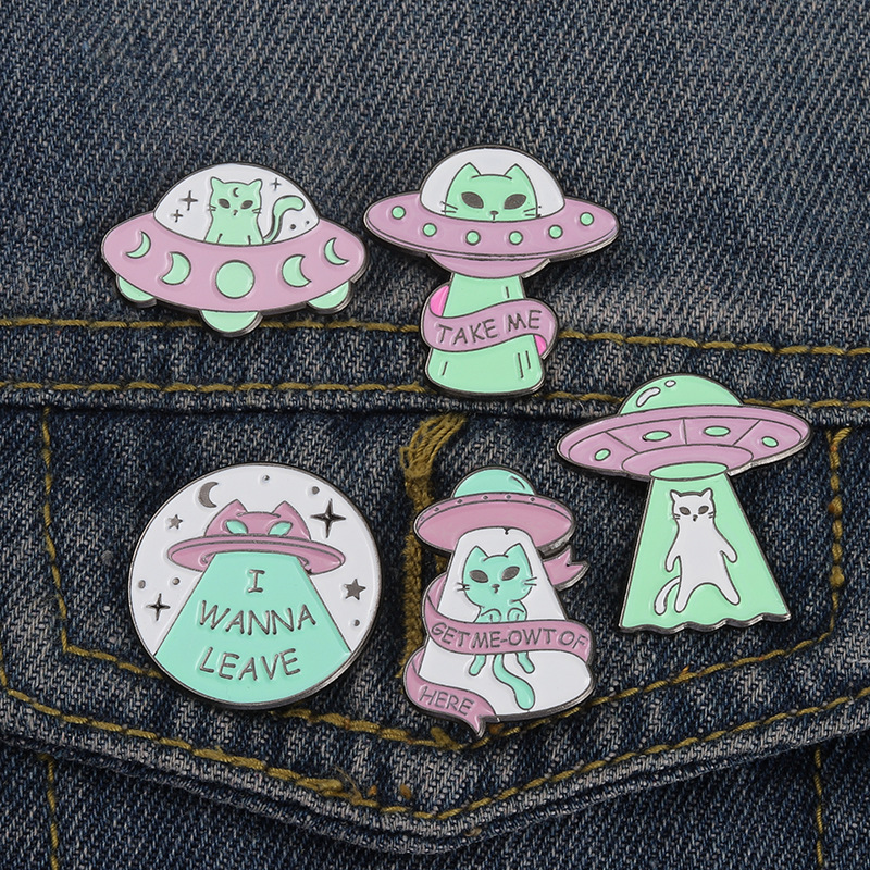 Europe Spaceship Paint Cat Letter Brooches Geometric Round Moon Star Cowboy Pins Unisex Alloy Enamel Clothes Badge Anti Light Buckle Jewelry Accessories, Mixed colors
Europe Spaceship Paint Cat Letter Brooches Geometric Round Moon Star Cowboy Pins Unisex Alloy Enamel Clothes Badge Anti Light Buckle Jewelry Accessories, Mixed colors