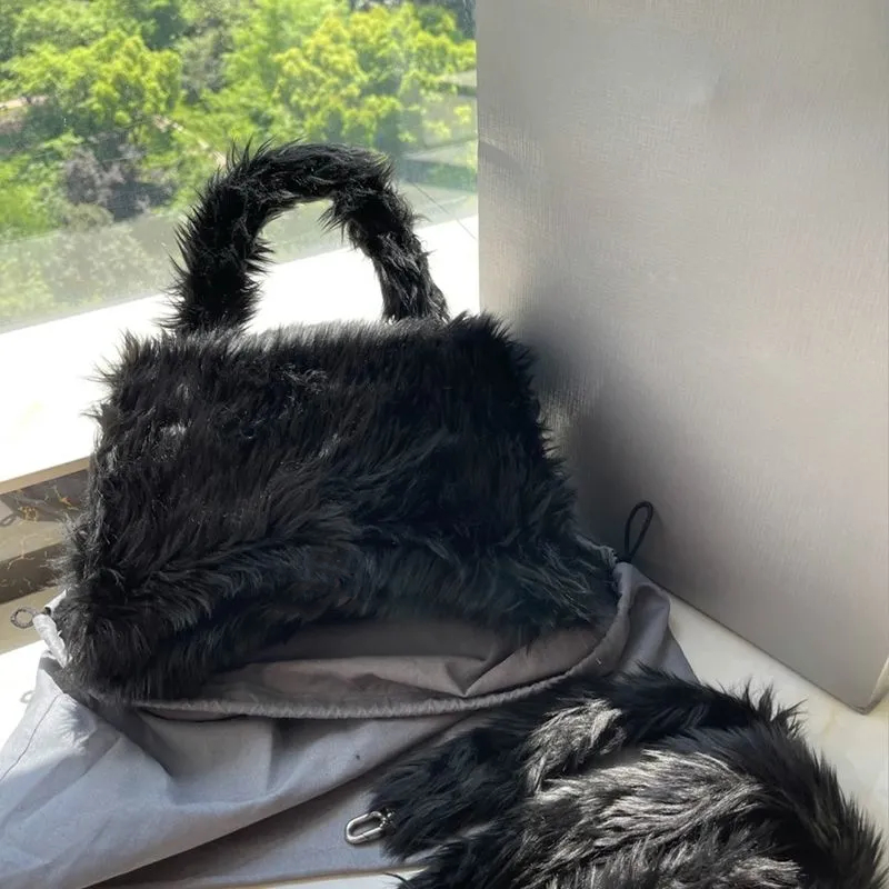 Net red same style Plush bag autumn and winter fashion candy color single shoulder diagonal handbag trendy
Net red same style Plush bag autumn and winter fashion candy color single shoulder diagonal handbag trendy