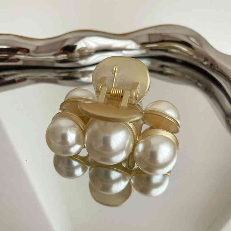 Hair Accessories Jewelry Korea's Geometric Pearl Metal Wind Grip Clip Fashionable Temperament Back of the Head pin Shark