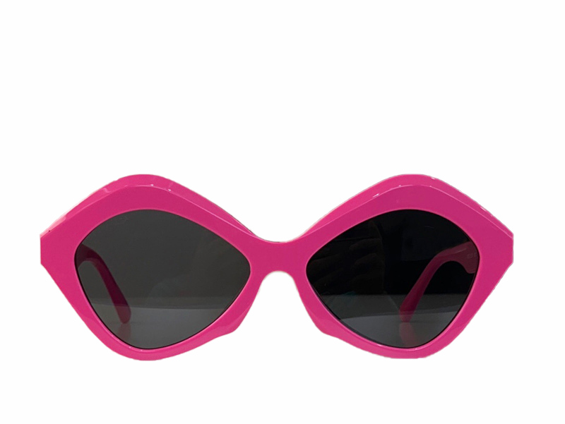 Popular designer women sunglasses 0125 Butterfly shape sun glasses Printed frame design Trend fashion style Top quality Anti-Ultraviolet protection come with box
Popular designer women sunglasses 0125 Butterfly shape sun glasses Printed frame design Trend fashion style Top quality Anti-Ultraviolet protection come with box