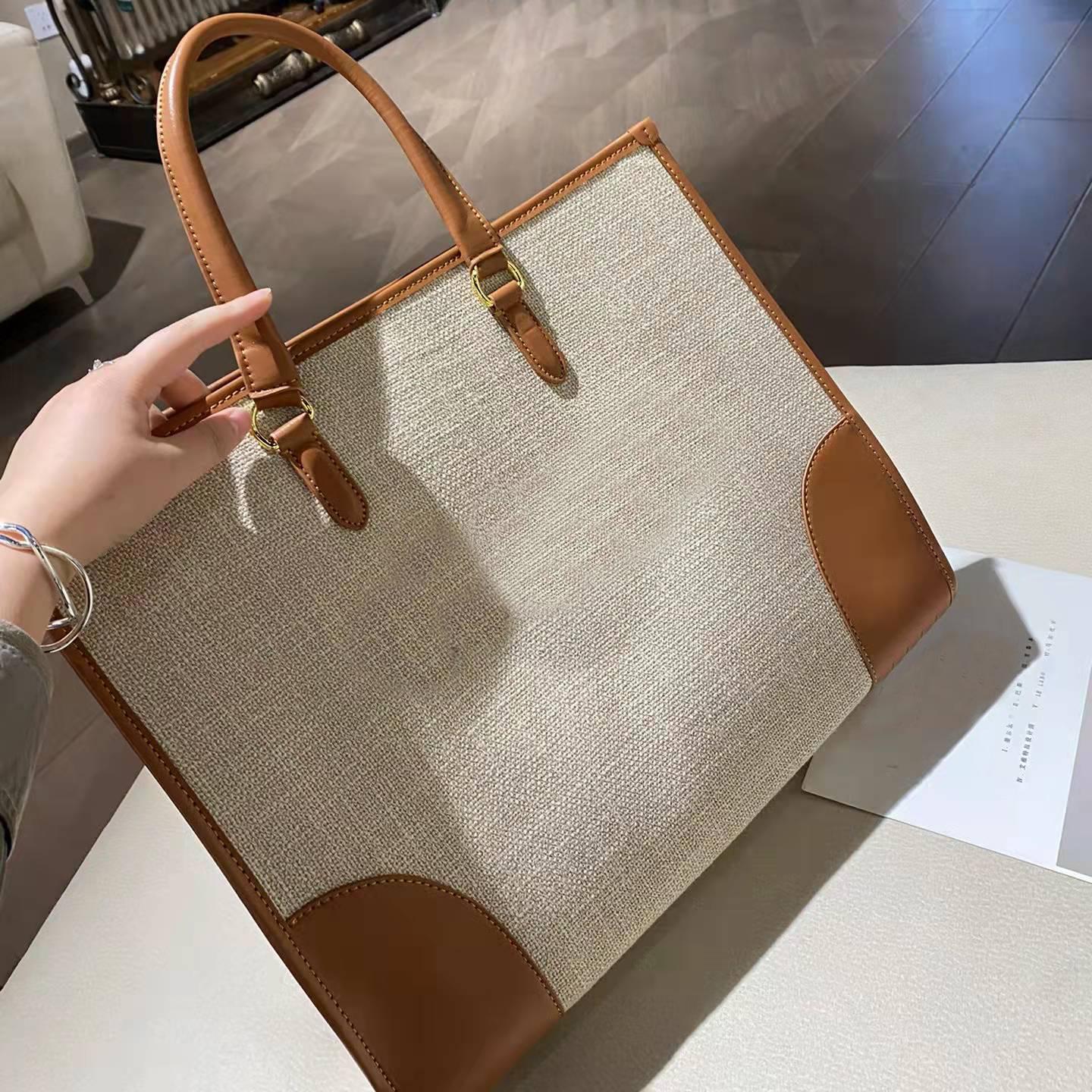 7 colors women's Tote bag TOP High quality handbag wholesale fashion handbag luxury design custom fabric Simple atmosphere Suitable for any occasion, White and brown
7 colors women's Tote bag TOP High quality handbag wholesale fashion handbag luxury design custom fabric Simple atmosphere Suitable for any occasion, White and brown