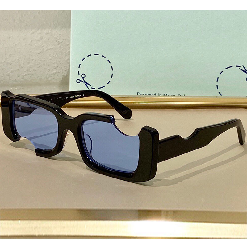 Des lunettes de soleil OFF SUNGLASSES OW40006U mens or womens fashion casual simple lens gap hole dark gray street photography designer transparent frame with box
Des lunettes de soleil OFF SUNGLASSES OW40006U mens or womens fashion casual simple lens gap hole dark gray street photography designer transparent frame with box