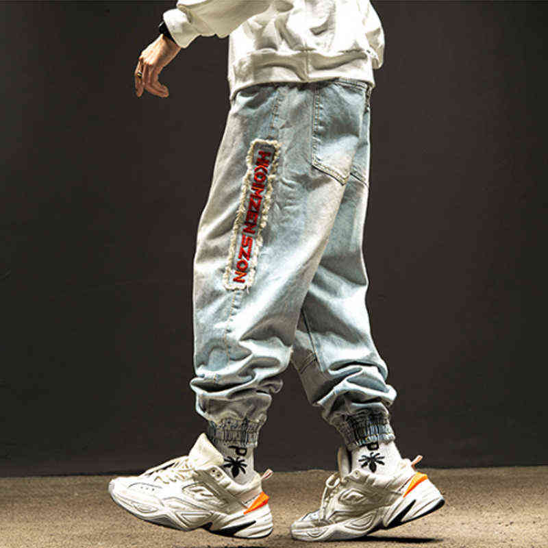 Aolamegs Jeans Men Red Letter Embroidery Ripped Patchwork Hole Harem Denim Pants Fashion High Street Cargo Trousers Streetwear 211111