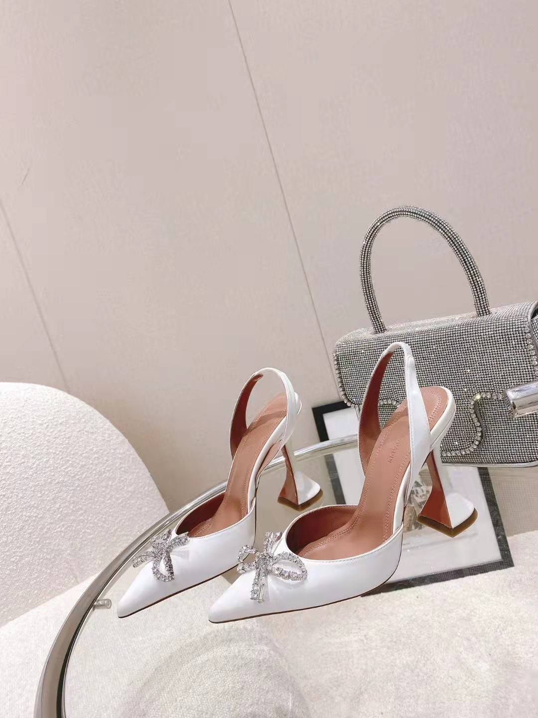 Wedding Pumps Amina Italy Muaddi Shoes Fashion White Crystal Bow High Heel Bride Bridesmaid
Wedding Pumps Amina Italy Muaddi Shoes Fashion White Crystal Bow High Heel Bride Bridesmaid