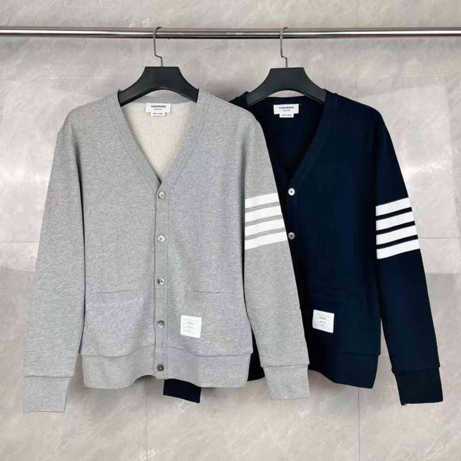 TB spring and autumn pure cotton knitted cardigan men's and women's same four bar yarn dyed V-neck cardigan Korean couple jacket trend, Gray 
TB spring and autumn pure cotton knitted cardigan men's and women's same four bar yarn dyed V-neck cardigan Korean couple jacket trend, Gray