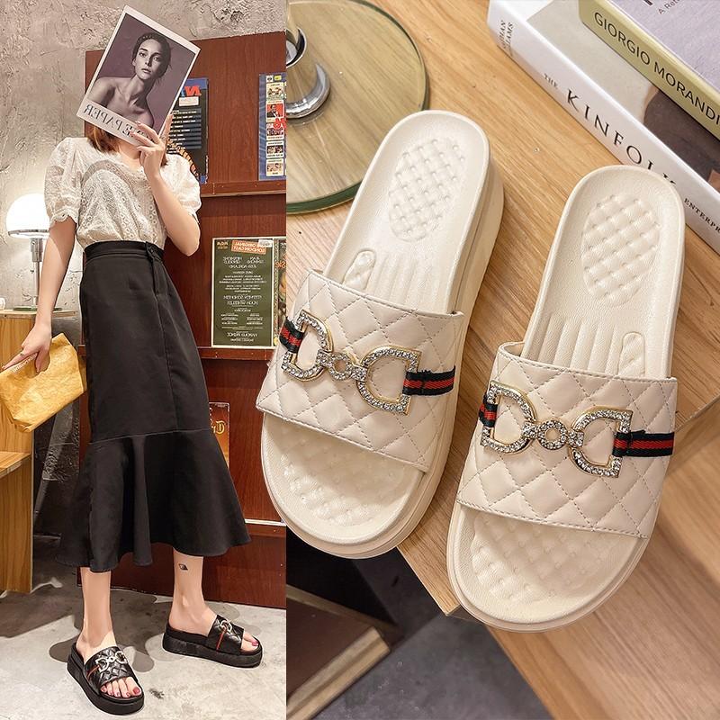 Slippers Summer Style Sandals With Thick Soles, Comfortable And Versatile Fashion, Metal Button Flip, Beach Sandals, Female, Black
Slippers Summer Style Sandals With Thick Soles, Comfortable And Versatile Fashion, Metal Button Flip, Beach Sandals, Female, Black