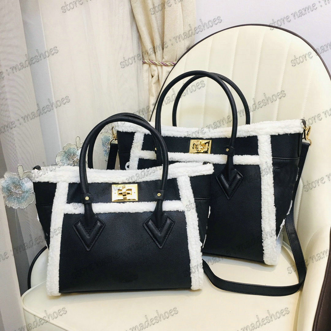 On My Side PM Tote Bag Shearling Grained Calf Black Leather Shoulder Bag Crossbody Designer Handbag Womens Luxurys Winter Fur Handle Bags M58918
On My Side PM Tote Bag Shearling Grained Calf Black Leather Shoulder Bag Crossbody Designer Handbag Womens Luxurys Winter Fur Handle Bags M58918